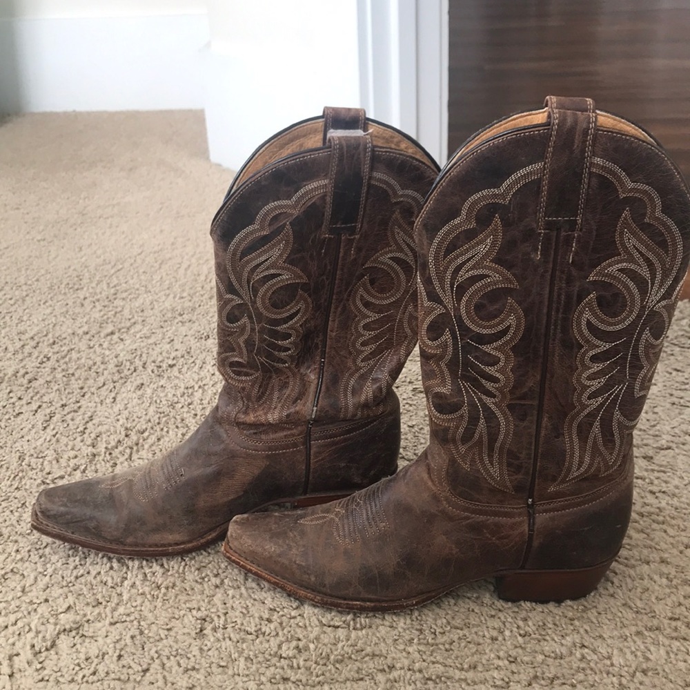 Womens distressed brown leather cowboy boots